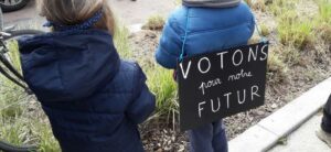 panneau "votons pour notre futur"
